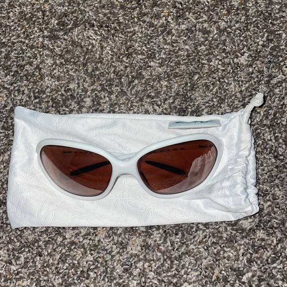 Youth Oakley Sunglasses - Picture 1 of 4